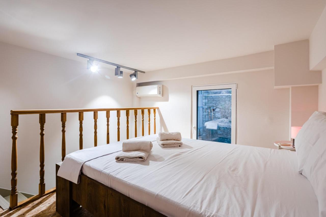 Uncover Kalamata'S Hidden Gem - Cosy City Nest מראה חיצוני תמונה