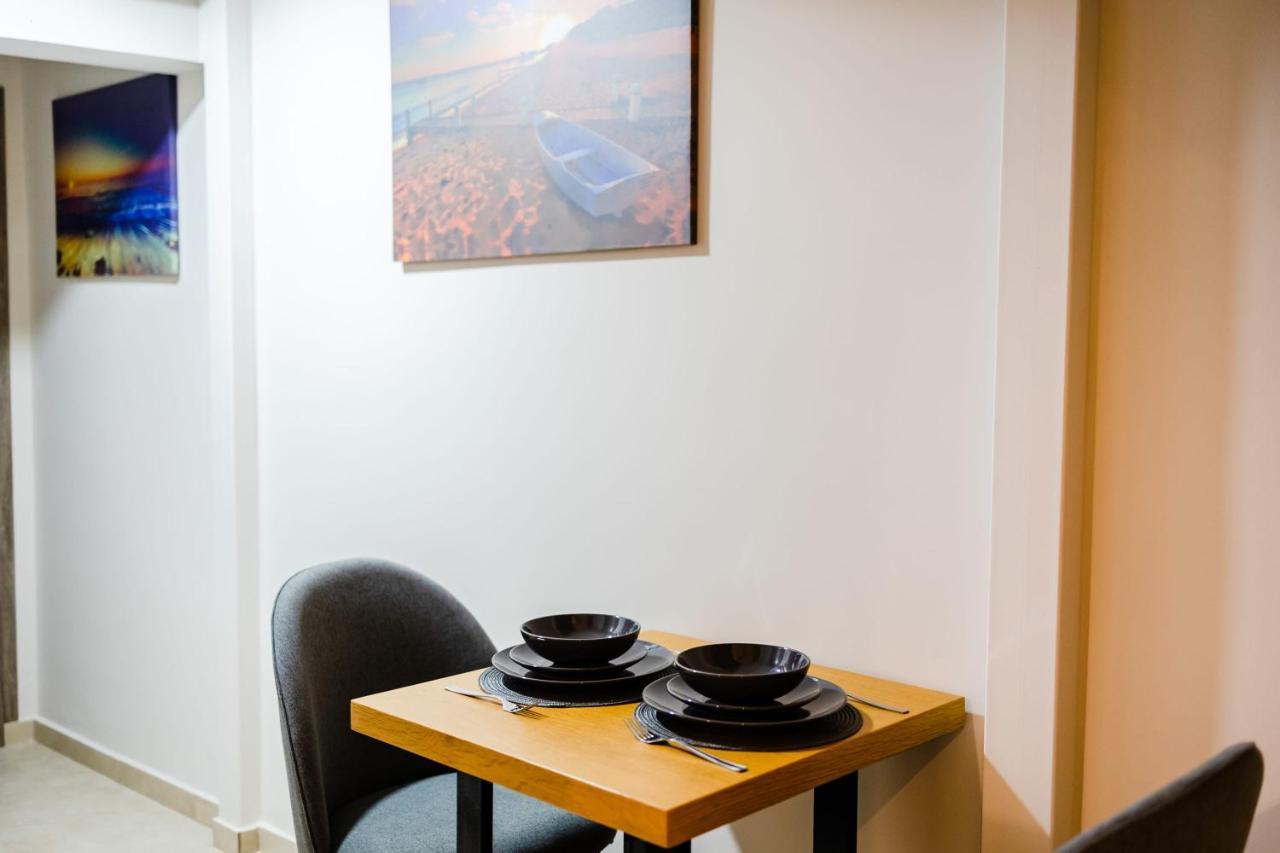 Uncover Kalamata'S Hidden Gem - Cosy City Nest מראה חיצוני תמונה