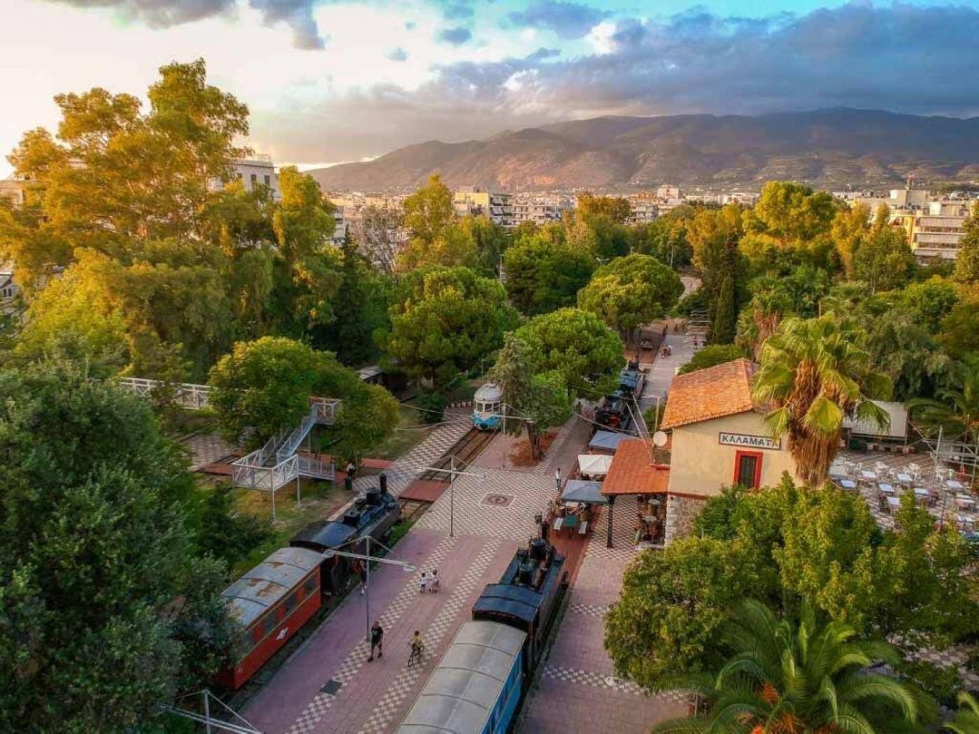 Uncover Kalamata'S Hidden Gem - Cosy City Nest מראה חיצוני תמונה